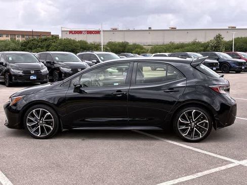 Used 2019 Toyota Corolla XSE FWD image 3