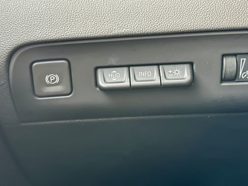 Used 2024 Buick Enclave Premium AWD/4WD image 34