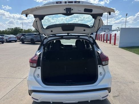 Used 2024 Nissan Kicks SR FWD image 11