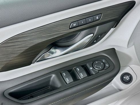 Used 2022 GMC Terrain SLT w/ Infotainment Package II image 17