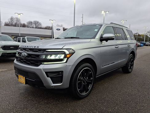 Used 2023 Ford Expedition Limited image 4