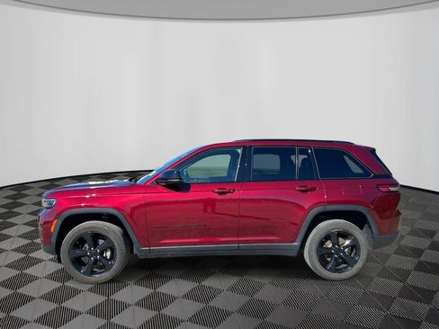 Used 2023 Jeep Grand Cherokee Altitude AWD/4WD image 2