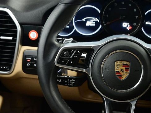 Used 2023 Porsche Cayenne S Platinum w/ Assistance Package image 4