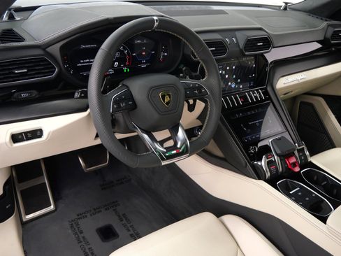 Used 2022 Lamborghini Urus AWD/4WD image 13