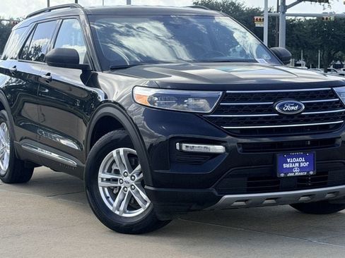 Used 2023 Ford Explorer XLT w/ Equipment Group 202A RWD image 2