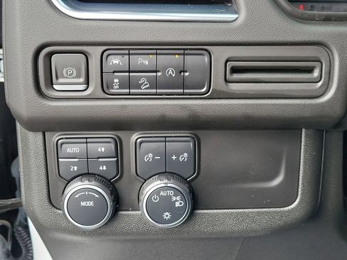 Used 2023 Chevrolet Suburban Z71 image 25