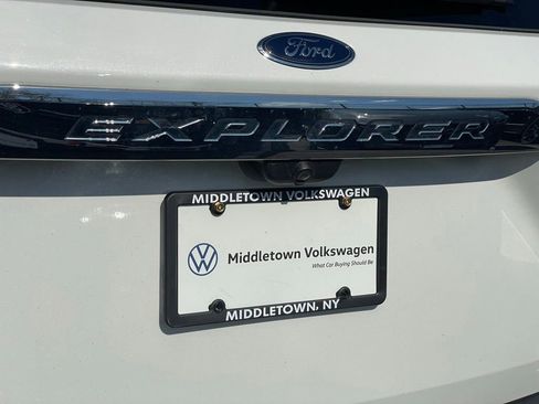 Used 2022 Ford Explorer XLT w/ Equipment Group 202A AWD/4WD image 33