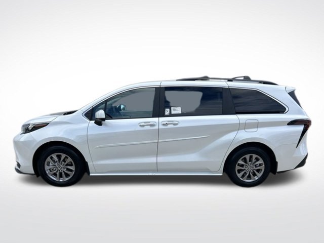 Used 2026 Toyota Sienna XLE FWD image 21