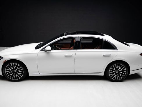 Used 2023 Mercedes-Benz S 580 4MATIC Sedan w/ 3D Technology Package image 16