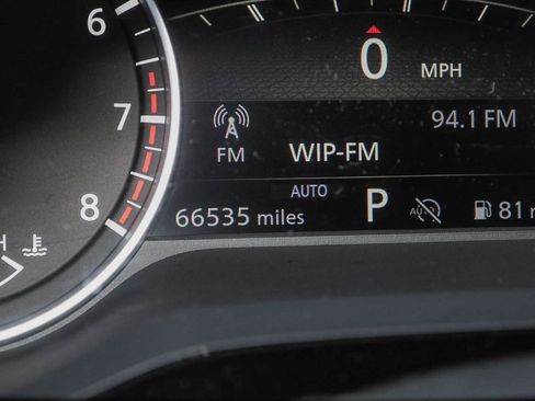 Used 2023 Nissan Pathfinder SL AWD/4WD image 18
