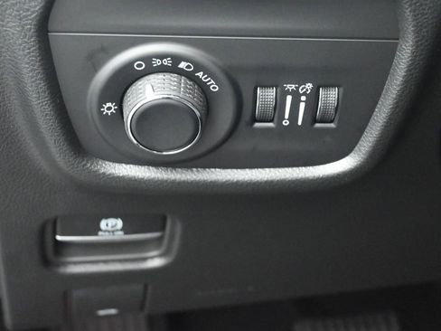 New 2025 Jeep Grand Cherokee Altitude image 20