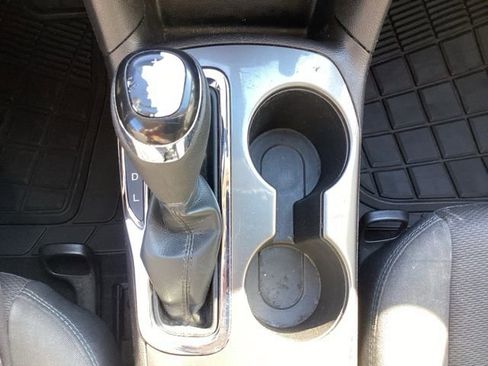 Used 2017 Chevrolet Cruze LT image 18