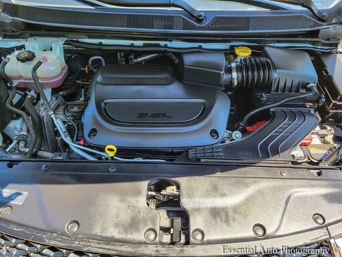 Used 2023 Chrysler Pacifica Touring-L FWD image 32