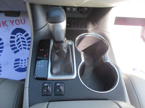 Used 2019 Toyota Highlander XLE image 19