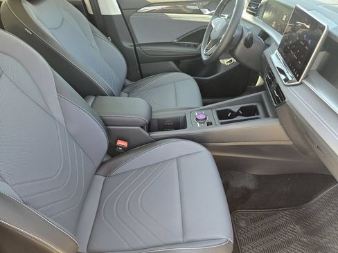New 2026 Volkswagen Tiguan SE FWD image 13