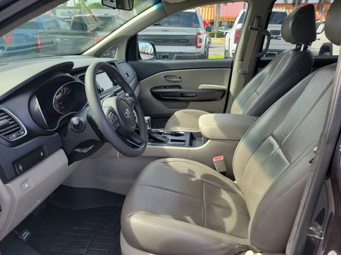 Used 2020 Kia Sedona LX FWD image 12