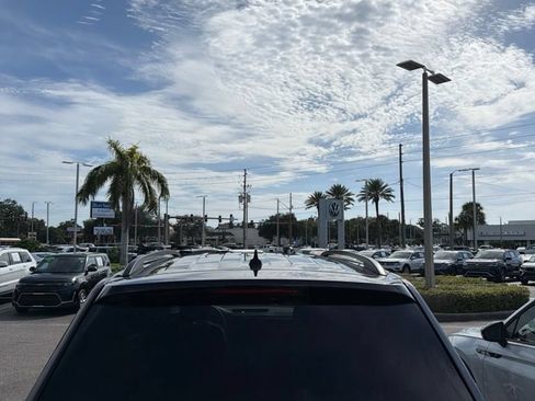 Used 2022 Volkswagen Atlas SE FWD image 3