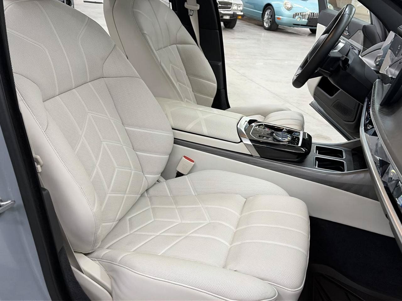 Used 2024 BMW i7 xDrive60 AWD/4WD image 22