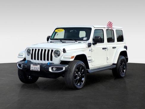 Used 2022 Jeep Wrangler Unlimited Sahara w/ Cold Weather Group image 8