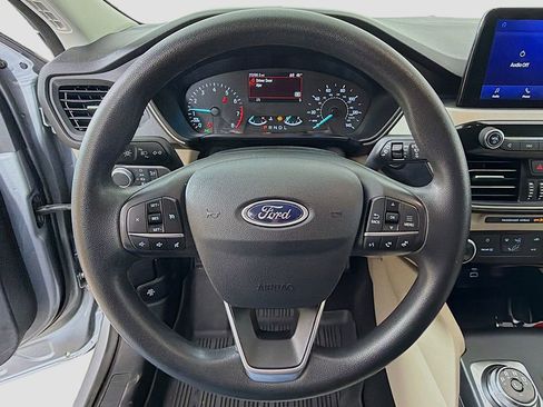 Used 2022 Ford Escape SE image 26