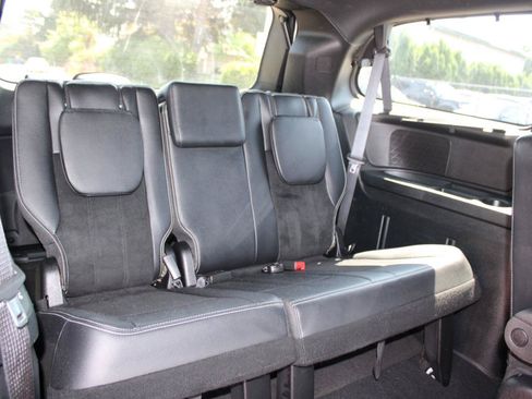 Used 2016 Dodge Grand Caravan SXT FWD image 16