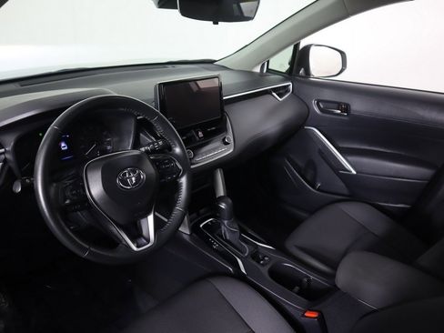 Used 2024 Toyota Corolla Cross LE image 23