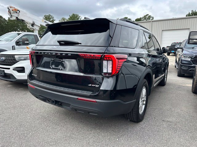 Used 2025 Ford Explorer Active AWD/4WD image 4