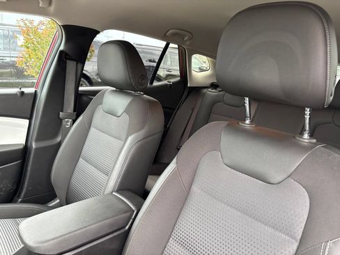 Used 2024 Chevrolet Trax LT w/ Driver Confidence Package FWD image 19