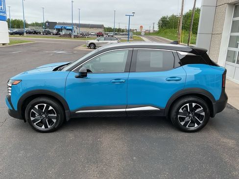 Used 2025 Nissan Kicks SR AWD/4WD image 8