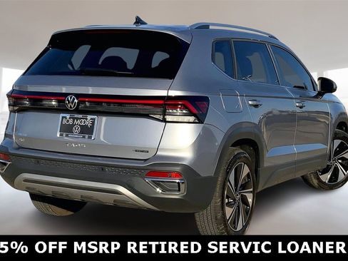 Used 2025 Volkswagen Taos SE w/ Panoramic Sunroof Package image 2