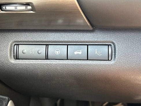 Used 2025 Nissan Pathfinder Platinum FWD image 30