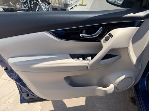 Used 2019 Nissan Rogue Sport SL w/ Premium Package FWD image 13