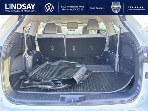 Used 2020 Toyota Highlander XLE image 11