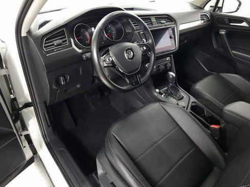 Used 2019 Volkswagen Tiguan SE w/ Panoramic Sunroof Package image 15