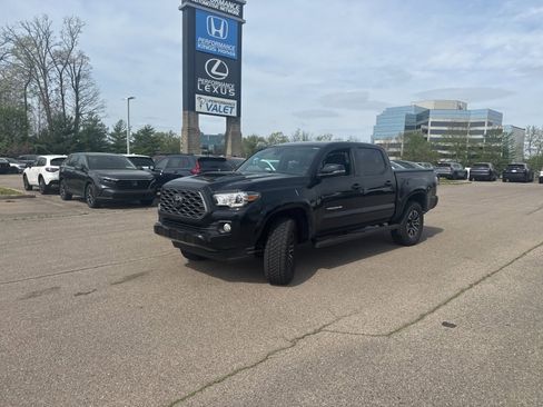 Used 2021 Toyota Tacoma TRD Sport w/ Technology Package image 12