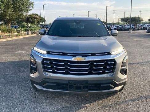 Used 2026 Chevrolet Equinox LT w/ Safety and Technology Package FWD image 2