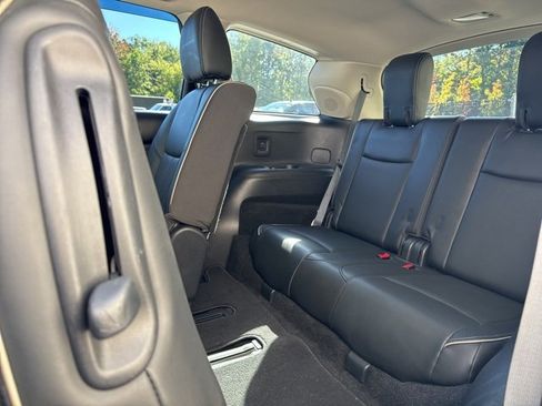 Used 2019 INFINITI QX60 Luxe w/ Essential Package image 17