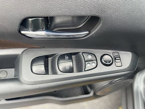 Used 2024 Nissan Kicks SR FWD image 15