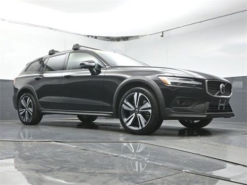 Used 2023 Volvo V60 B5 Cross Country Plus w/ Climate Package AWD/4WD image 40