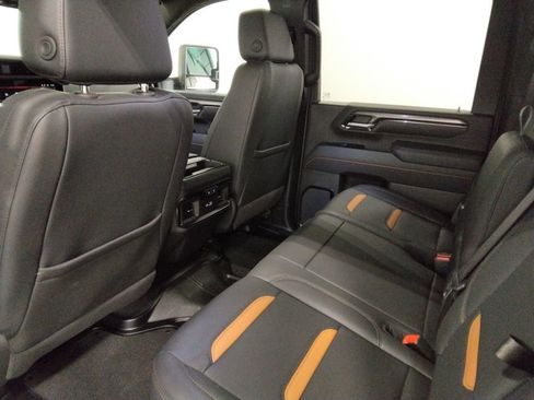 Used 2025 GMC Sierra 2500 AT4 image 33