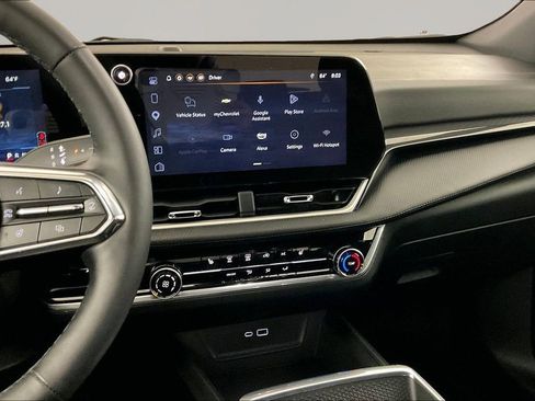 Used 2025 Chevrolet Equinox LT AWD/4WD image 9