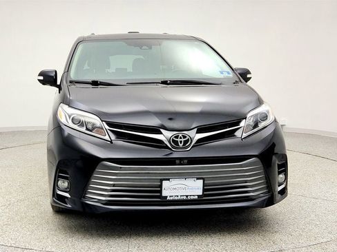 Used 2020 Toyota Sienna Limited Premium image 2