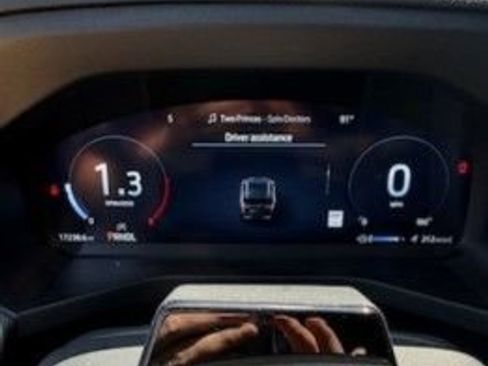 Used 2025 Ford Explorer ST-Line w/ Premium Package image 2