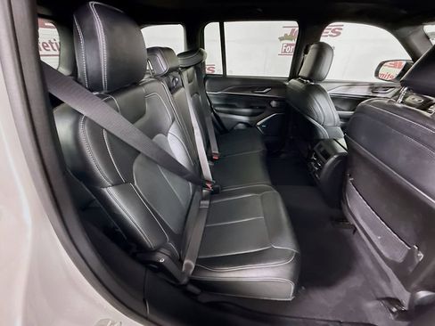 Used 2023 Jeep Grand Cherokee Overland AWD/4WD image 34