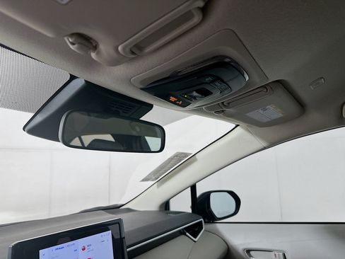 Used 2025 Toyota Corolla LE FWD image 18