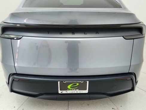Used 2026 Tesla Model Y 2WD image 11