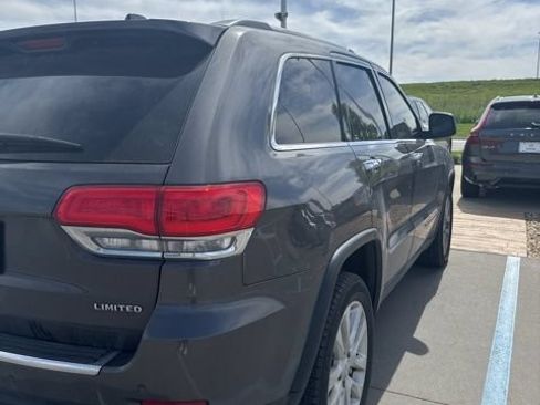 Used 2017 Jeep Grand Cherokee Limited AWD/4WD image 3
