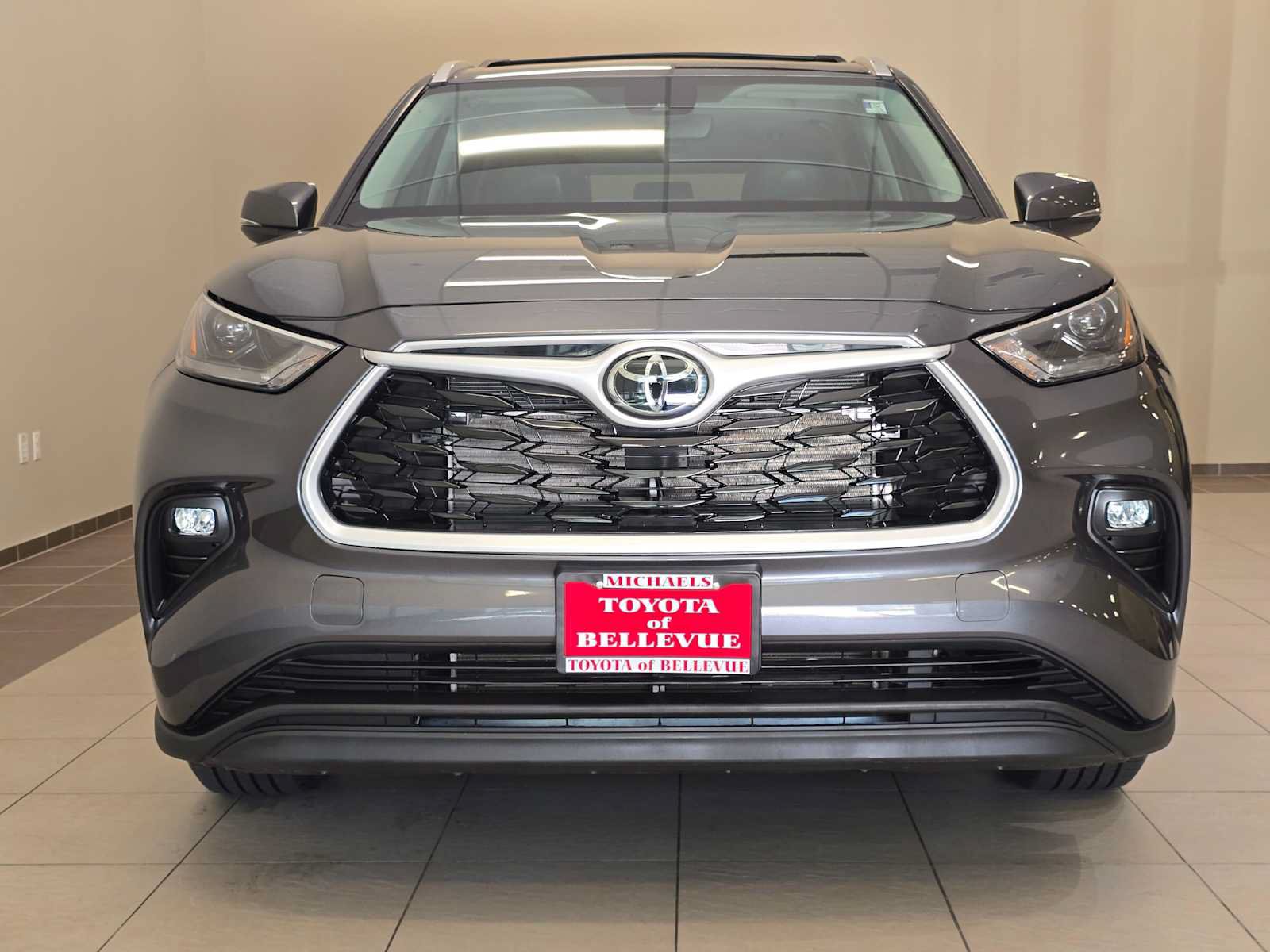 Used 2023 Toyota Highlander XLE AWD/4WD image 6