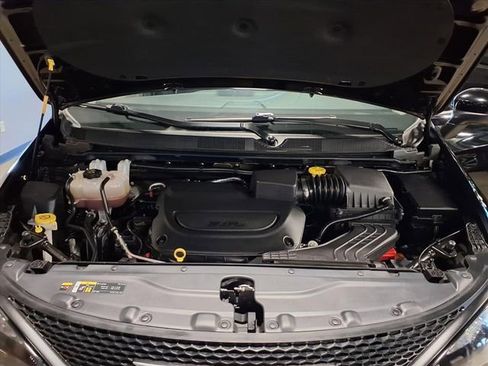 Used 2024 Chrysler Voyager LX image 11