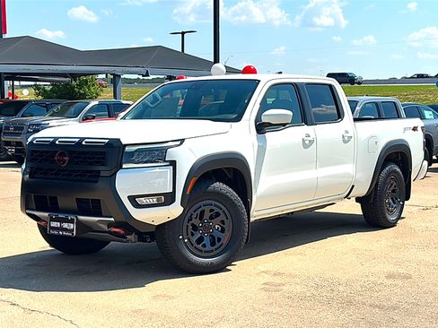 New 2026 Nissan Frontier PRO-4X w/ Pro-4x Convenience Package image 2